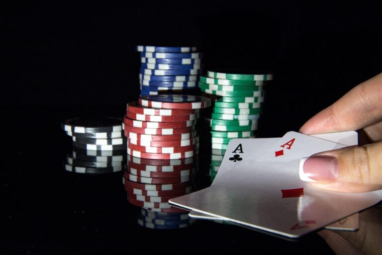 棋牌遊戲手機端操作評測 2026｜牌桌介面與誤觸防護比較